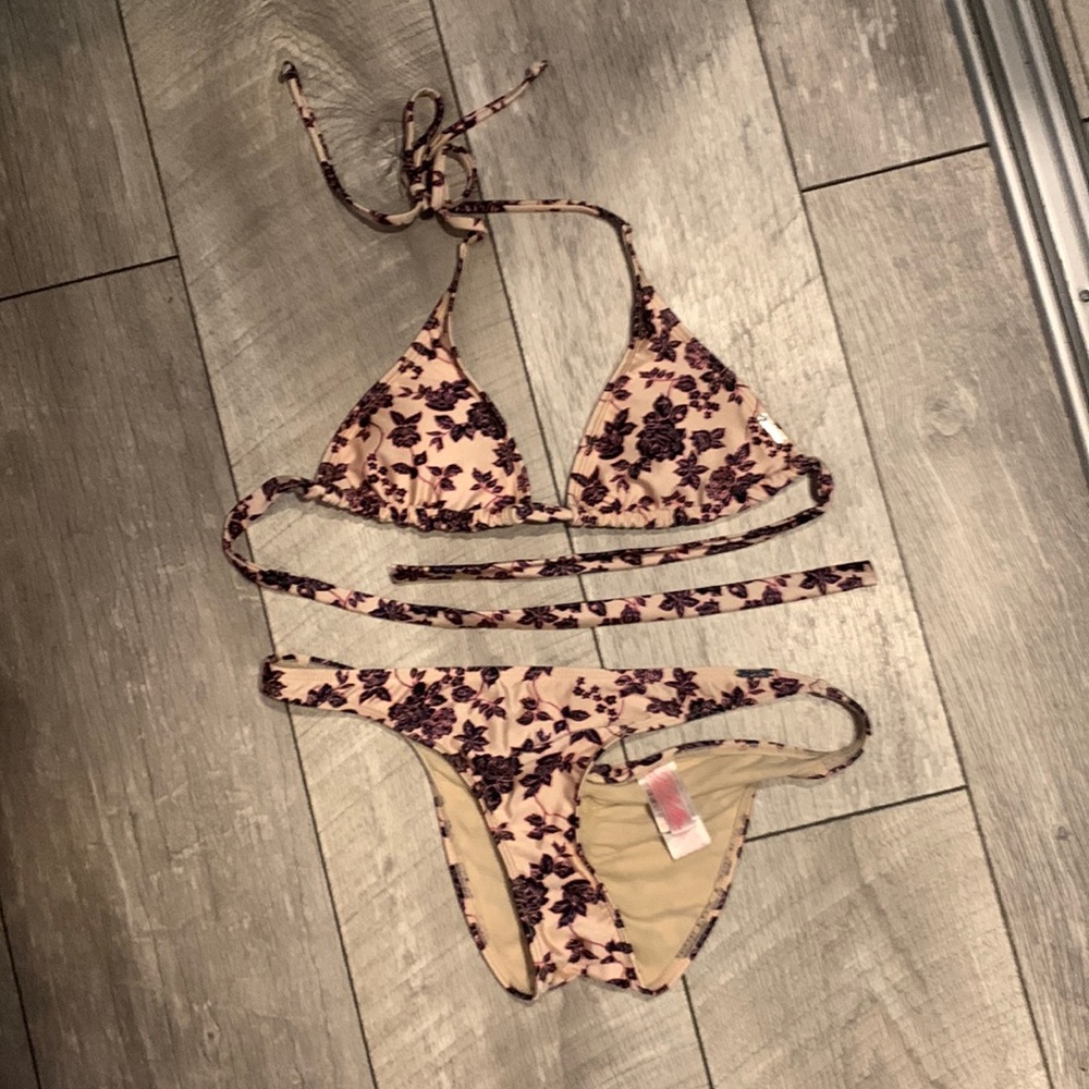 2 Chillies bikini set, cream and navy blue, cheeky bottoms. Size M